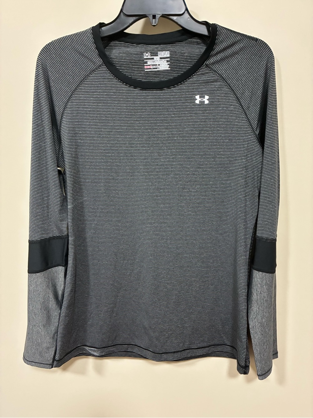 Under Armour heat gear fitted long sleeve top medium